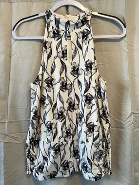 White House Black Market White and Black Patterned Shell Top